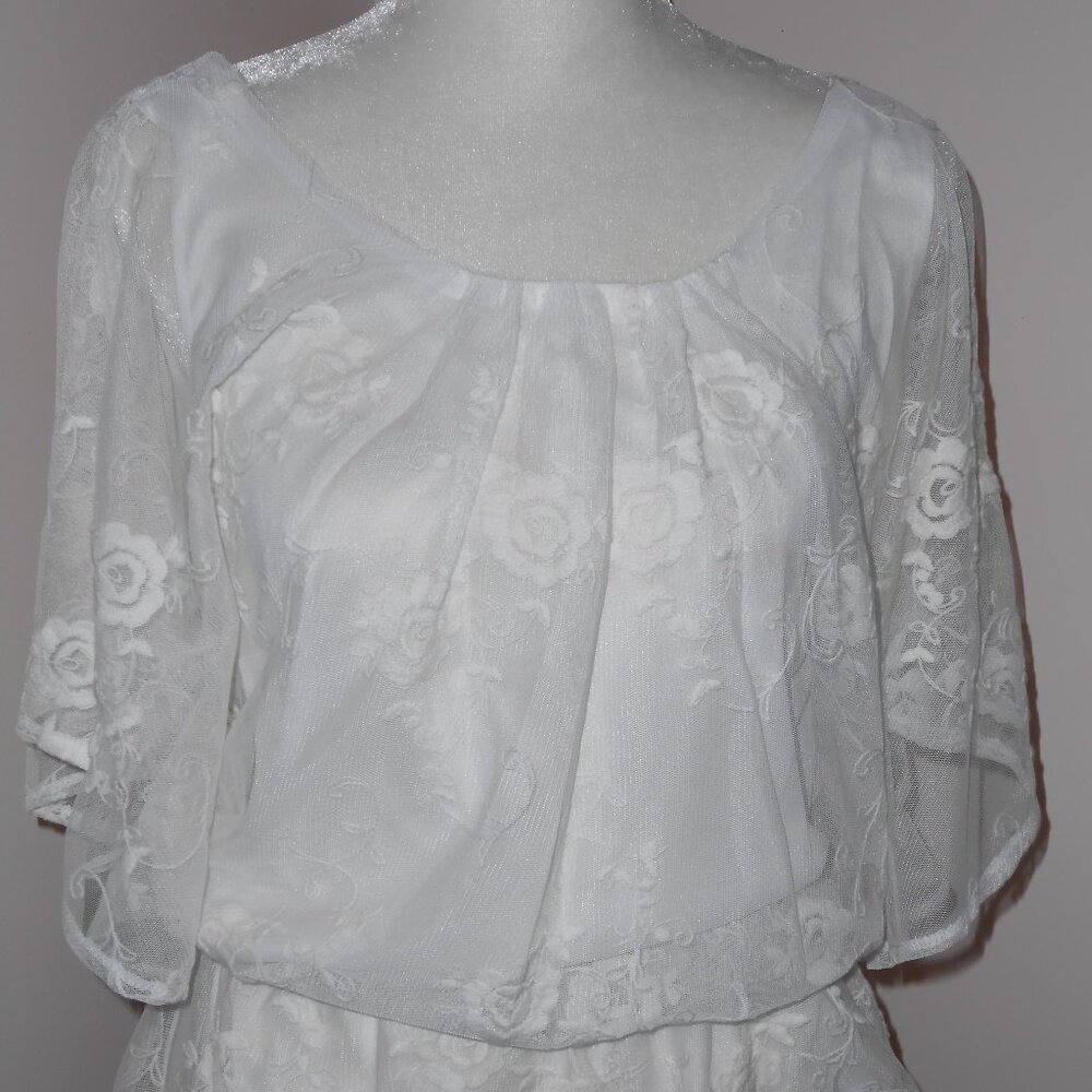 Dress Barn Collection White Sheer Lined Short Sleeve Embroidered Roses Blouse-M